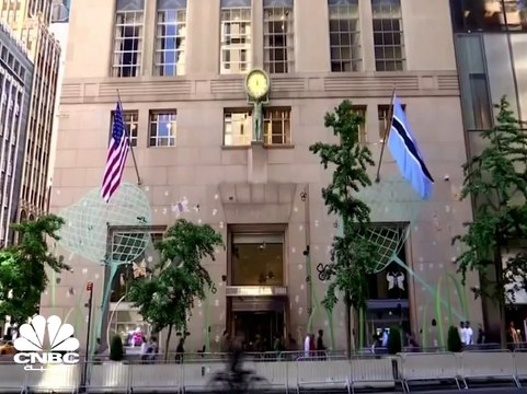 يوم واحد شهد صفقات استحواذ بين شركات عالمية بقيمة اقتربت من 70 مليار دولار