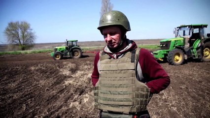 Farmers in body armor work Ukraine's frontline fields