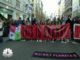 احتجاجات للمطالبة بحلول عاجلة للأزمة المناخية وضغوط على الحكومات للالتزام بخفض الانبعاثات