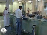 ما هي الضغوطات التي قد تواجهها البنوك الثلاثة الكبرى في السعودية في حال اكتمال اندماجها مع بنوك أخرى؟