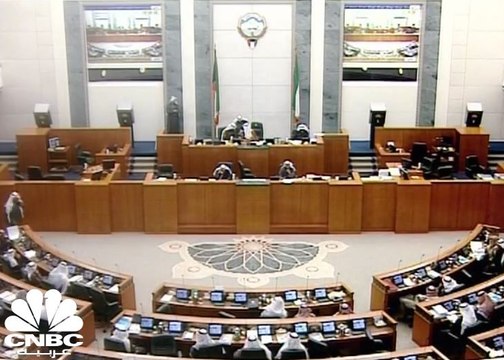 ما هو القانون الذي يثير الجدل حاليا في الكويت؟