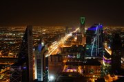ما هي القطاعات التي ستتأثر برفع ضريبة القيمة المضافة في السعودية بعد أيام؟