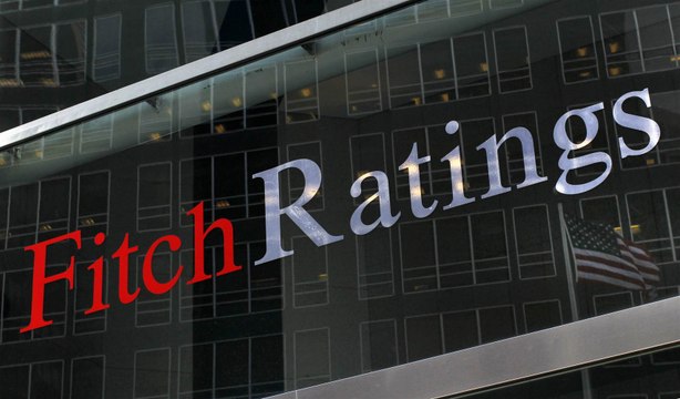 وكالة فيتش تخفض النظرة المستقبلية لـ 8 بنوك سعودية