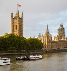"City of London" توصي الاتحاد الأوروبي بمنح بريطانيا المزيد من "التكافؤ" وتنظيم علاقات القطاع المالي في المستقبل