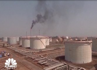 النفط يرتفع لأعلى مستوياته في 13 شهرا مع عودة توازن السوق