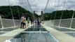 جسر زجاجي معلق في سماء الصين هو الأعلى في العالم