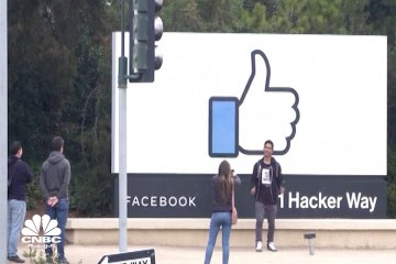 موظفة Facebook السابقة تدلي بشهادتها والرئيس التنفيذي للشركة ينفي الإدعاءات..