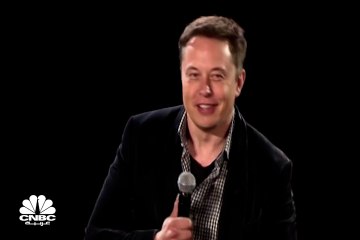 أغنى رجلين في العالم يتعاركان في الفضاء