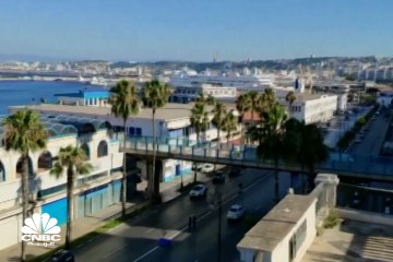 الجزائر تخفض ضرائب الدخل على المواطنين