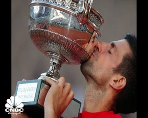 نجم التنس "ديوكوفيتش" يدفع ثمن رفضه للتطعيم