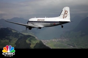 تحتفل بعيد ميلادها الـ 77 بجولة طيران حول العالم .. تعرف عليها