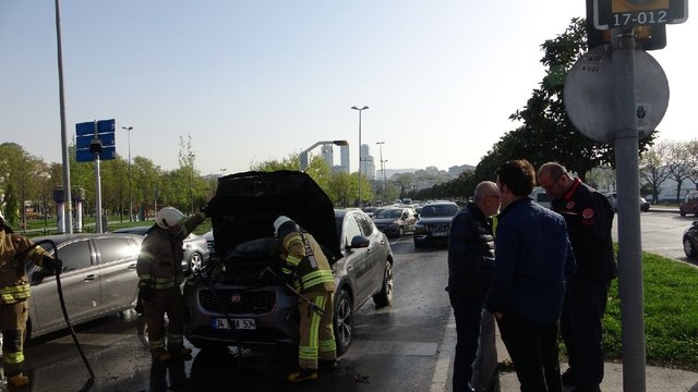 Kartal’da lüks otomobile çarpan lüks cip alev alev yandı