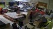 Câmera registra ação de marginal que arrombou loja de colchões no Centro