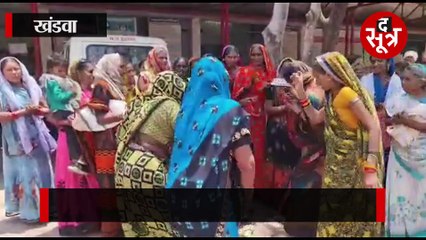 जनसुनवाई में महिलाएं करने लगीं डांस, भजन गाकर सुनाई पीड़ा
