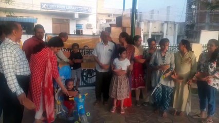 पक्षियों के लिए वितरित किए परिण्डे, आमजन में उत्साह