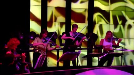 Oasis interprète "Whatever" en live à Knebworth