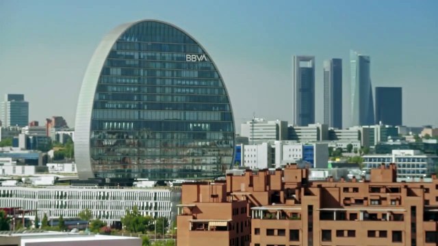 Tráiler de la película En otro lugar , protagonizada por Miguel Ángel Muñoz, Pablo Puyol y Adriana Torrebejano. Estreno en cines el 27 de mayo.