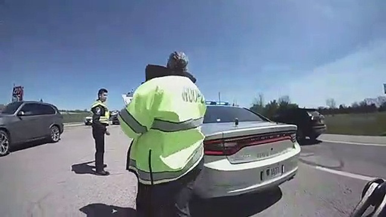 Un automobiliste pense pouvoir éviter un contrôle de police et finit avec un coup de taser !