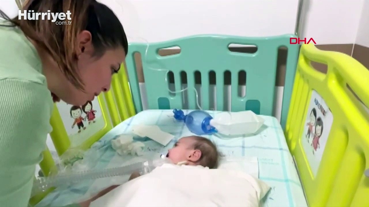 SMA'lı Elif bebeği taşıyan ambulans devrildi