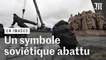 « Elle n’a plus aucun sens » : Kiev détruit une statue montrant l’amitié russo-ukrainienne