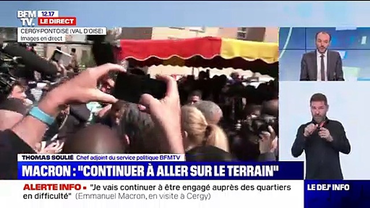 En visite sur le marché de Cergy dans le Val-d'Oise, le président de la République Emmanuel Macron a été la cible de jets de tomates