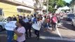 Professores em greve realizam passeata pelo centro de Umuarama