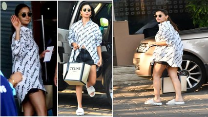 Alia Bhatt ओवरसाइज्ड Shirt में Airport पर आईं नजर, कीमत जान उड़ जाएंगे होश | FilmiBeat