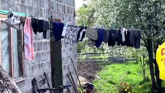 Ukraine farmer refuses to leave home shelter