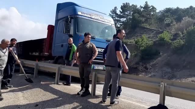 Son dakika haber | Seyir halindeki tırda çıkan yangın itfaiye ekiplerince söndürüldü