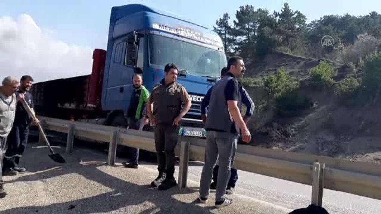 Son dakika haber | Seyir halindeki tırda çıkan yangın itfaiye ekiplerince söndürüldü