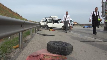 KAZADA OTOMOBİLDEN FIRLAYAN SÜRÜCÜ HAYATINI KAYBETTİ