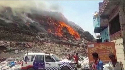 Incêndio em lixão asfixia a capital indiana que sofre com onda de calor