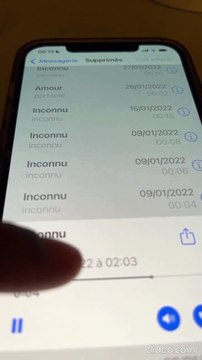Melissa Acosta, la compagne de Pierre Ménès, dévoile des messages haineux qu'il reçoit.