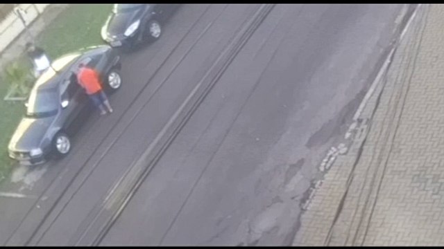 Kadet com placas AHS-1789 foi furtado na Avenida Brasil; veja a ação dos bandidos