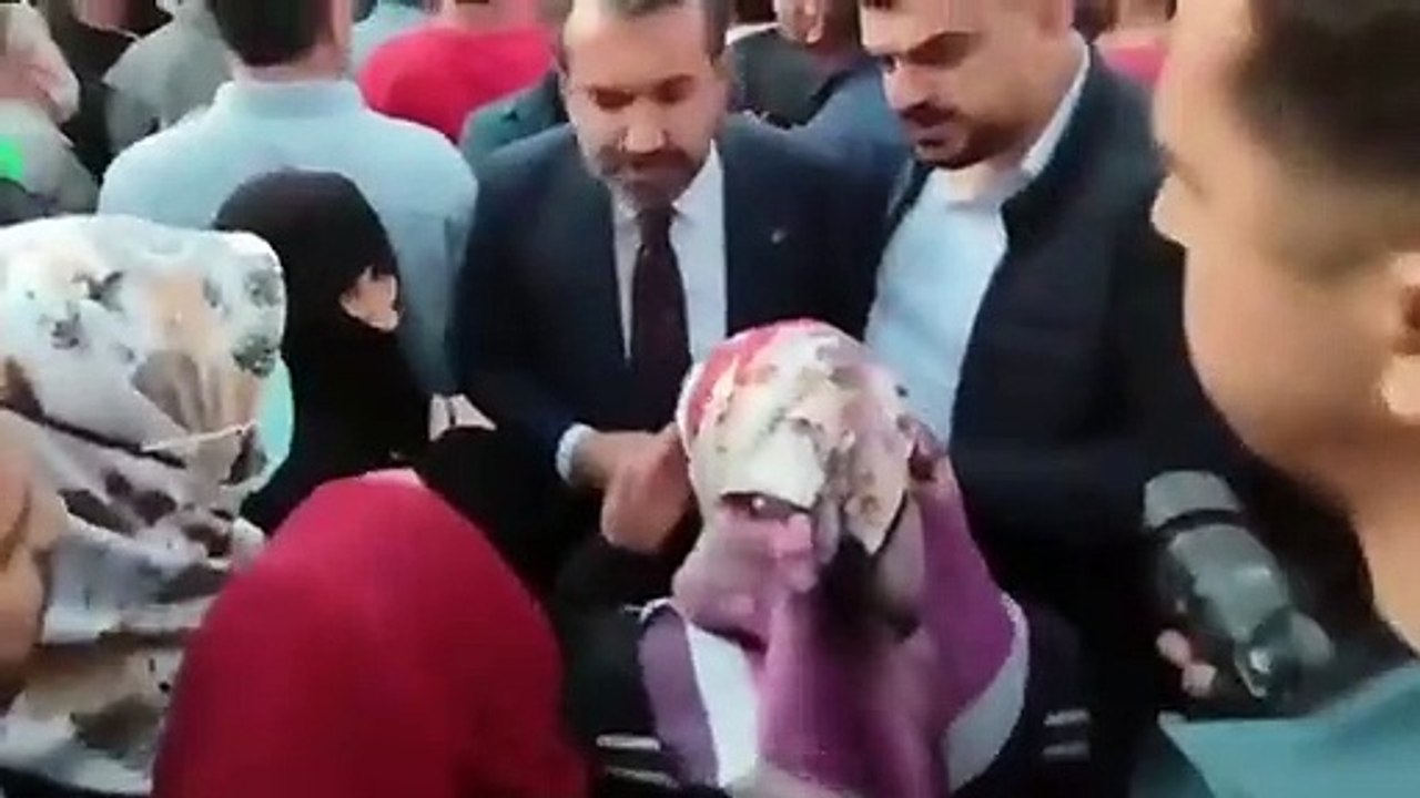 AKP’li Elazığ Belediye Başkanı'ndan depremzedeye: Önceki evinde duşakabin mi vardı?