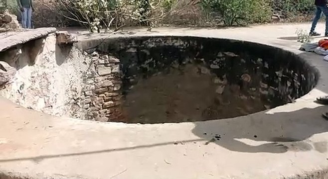 खुले कुएं दे रहे हादसे को दावत, बेपरवाह प्रशासन