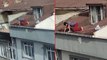 5 katlı binanın çatısında temizlik yapan çocuk görenlerin yüreğini ağzına getirdi