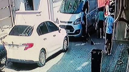 'Sevimli pitbullar' köpeğe dehşeti yaşattı! Kesinlikle saldırmıyordur, oyun oynuyordur değil mi? (!)