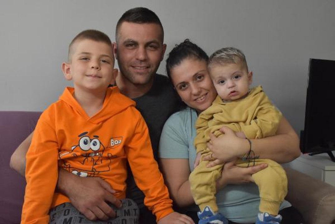 MİNİK ÖZALP, 13 AYDA 9 AMELİYATLA HAYATA TUTUNDU