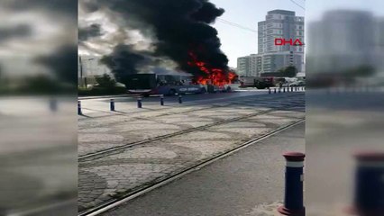 Hareket halindeki belediye otobüsü alev aldı