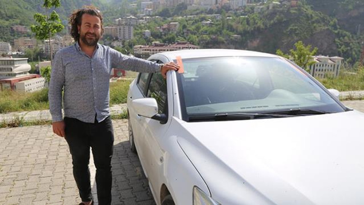 Otomobiline saldırı düzenlendiğini sandı, kameraları izleyince küçük çocuğun canını kurtarmaya çalıştığını öğrendi