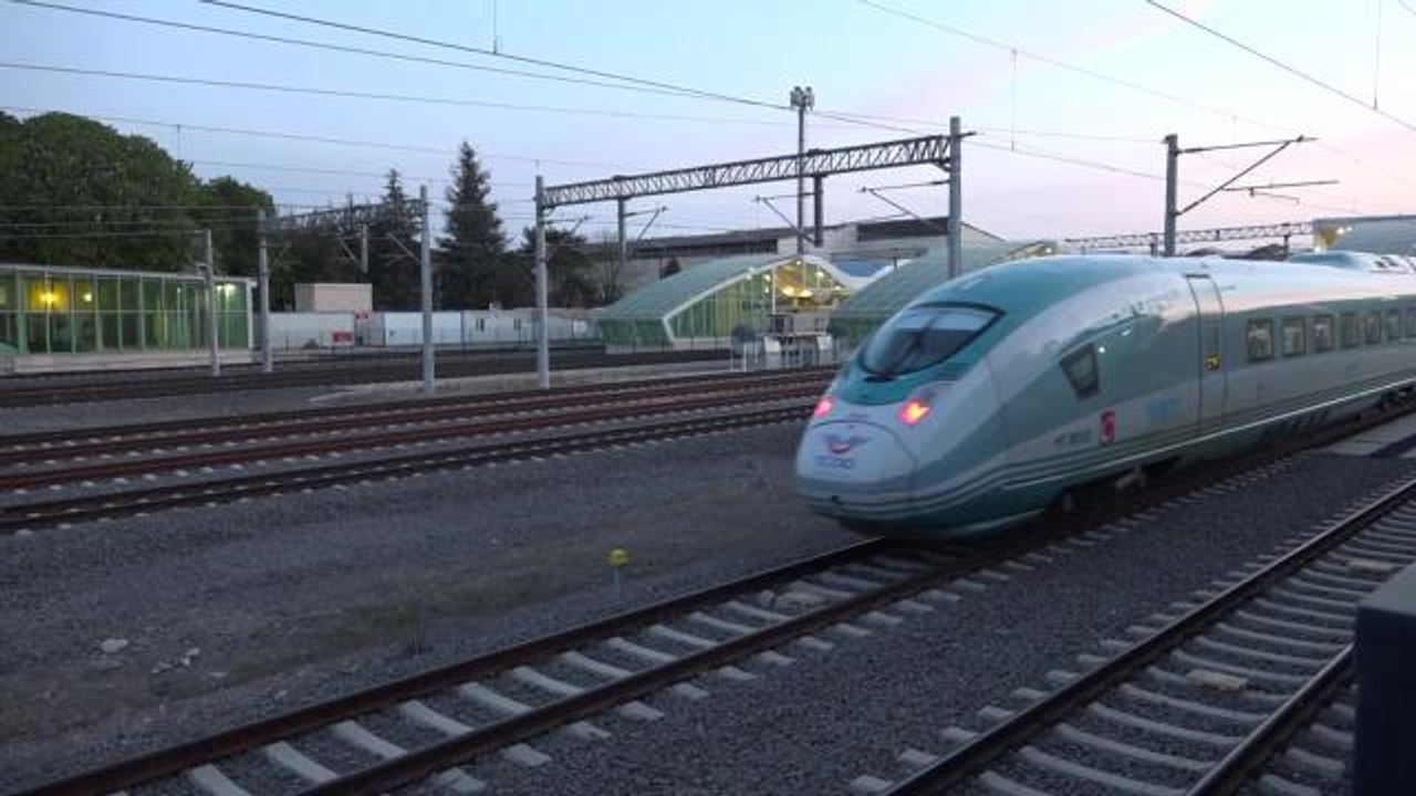 Tepebaşı Belediyesi'nin Ramazan Dolayısıyla Tren Yolcularına Kumanya İkramı Sürüyor