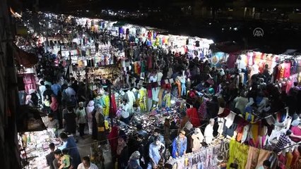 Pakistan'ın Karaçi kentinde ramazan bayramı alışverişi