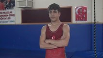 Milli güreşçi Batuhan, Okul Sporları Olimpiyatları'ndan madalyayla dönmek istiyor