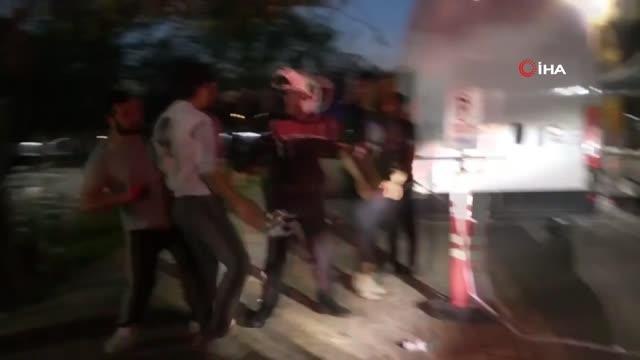 Masa ve sandalyelerle birbirlerine saldırdılar... Eşyaları zarar gören vatandaş, hasarının peşine düştü