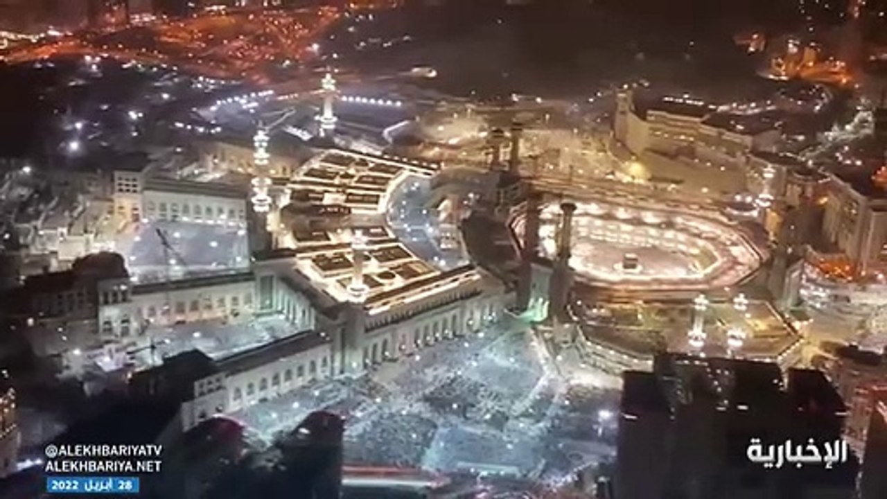 بالفيديو.. لقطات جوّية لصلاة التهجد ليلة 27 بال...