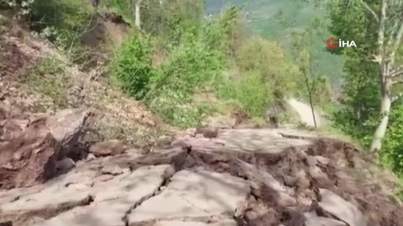 Eriyen kar suları heyelana neden oldu