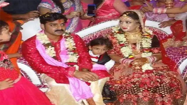 Pawan Singh Second Wife Jyoti Singh कौन है ? | Who is Jyoti Singh ? | Boldsky