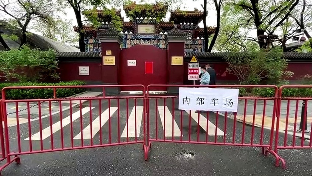 China's commuter workers struggle under lockdowns