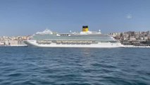 Bakan Ersoy, Galataport'a demirleyen Costa Venezia kruvaziyer gemisini gezdi (1)